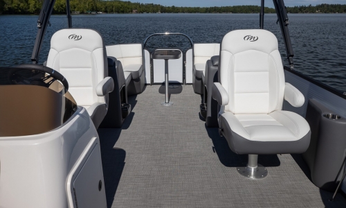 Looking for Summer Fun? Invest in a Pontoon Boat Today!